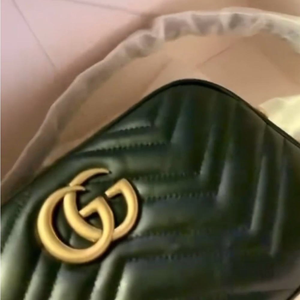 Gucci Purse never wore for sale $1200 - Picture 4 of 5